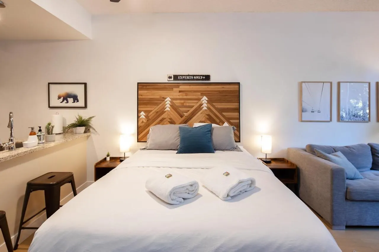 酒店 Bright Suite At Ski In/Out Glacier Lodge! 惠斯勒