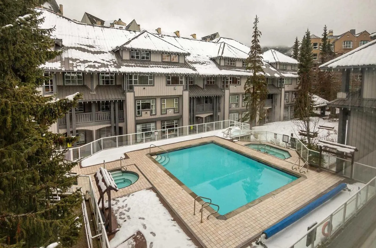 Bright Suite At Ski In/Out Glacier Lodge! 惠斯勒 0*,  加拿大