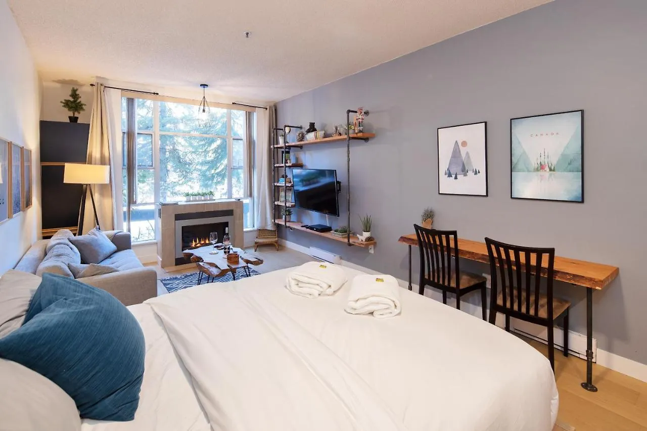Bright Suite At Ski In/Out Glacier Lodge! Whistler Canada