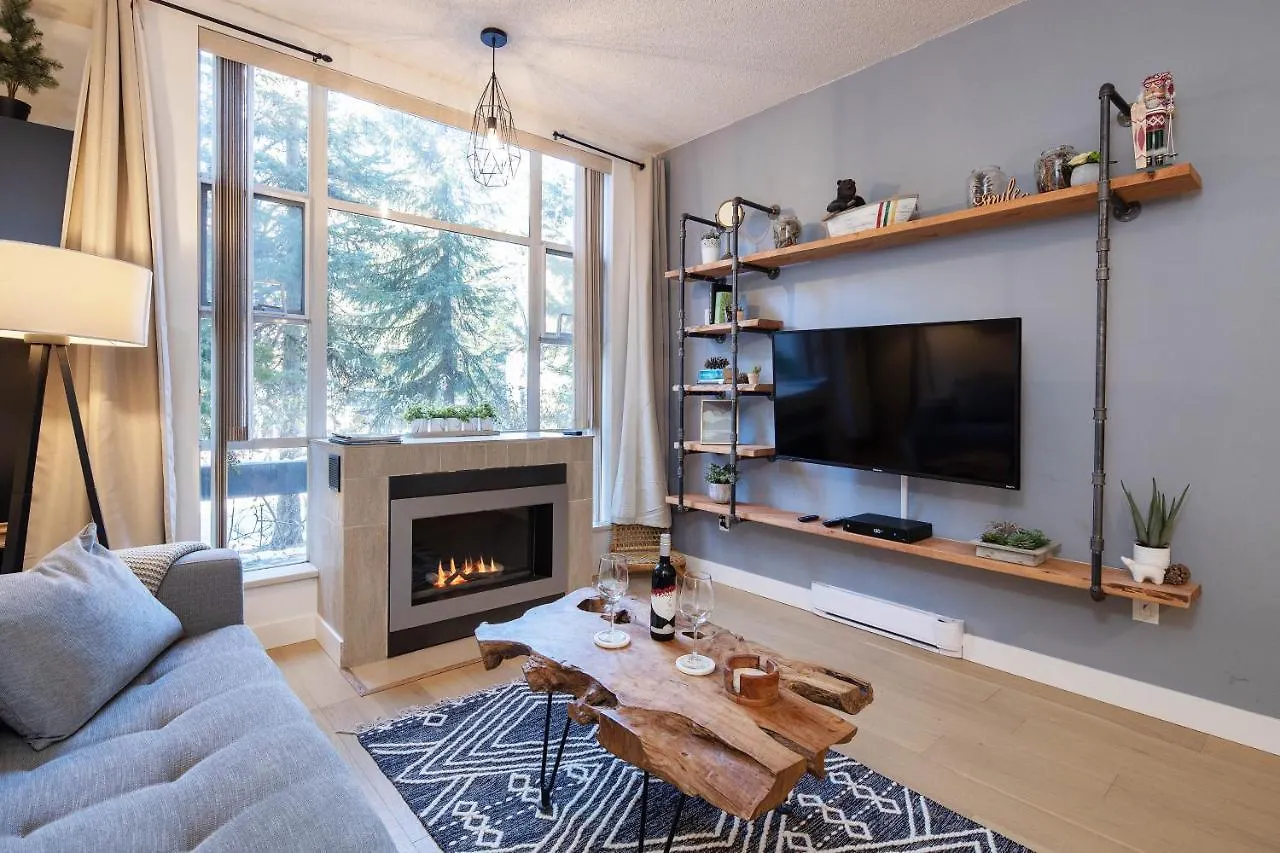 Bright Suite At Ski In/Out Glacier Lodge! Whistler