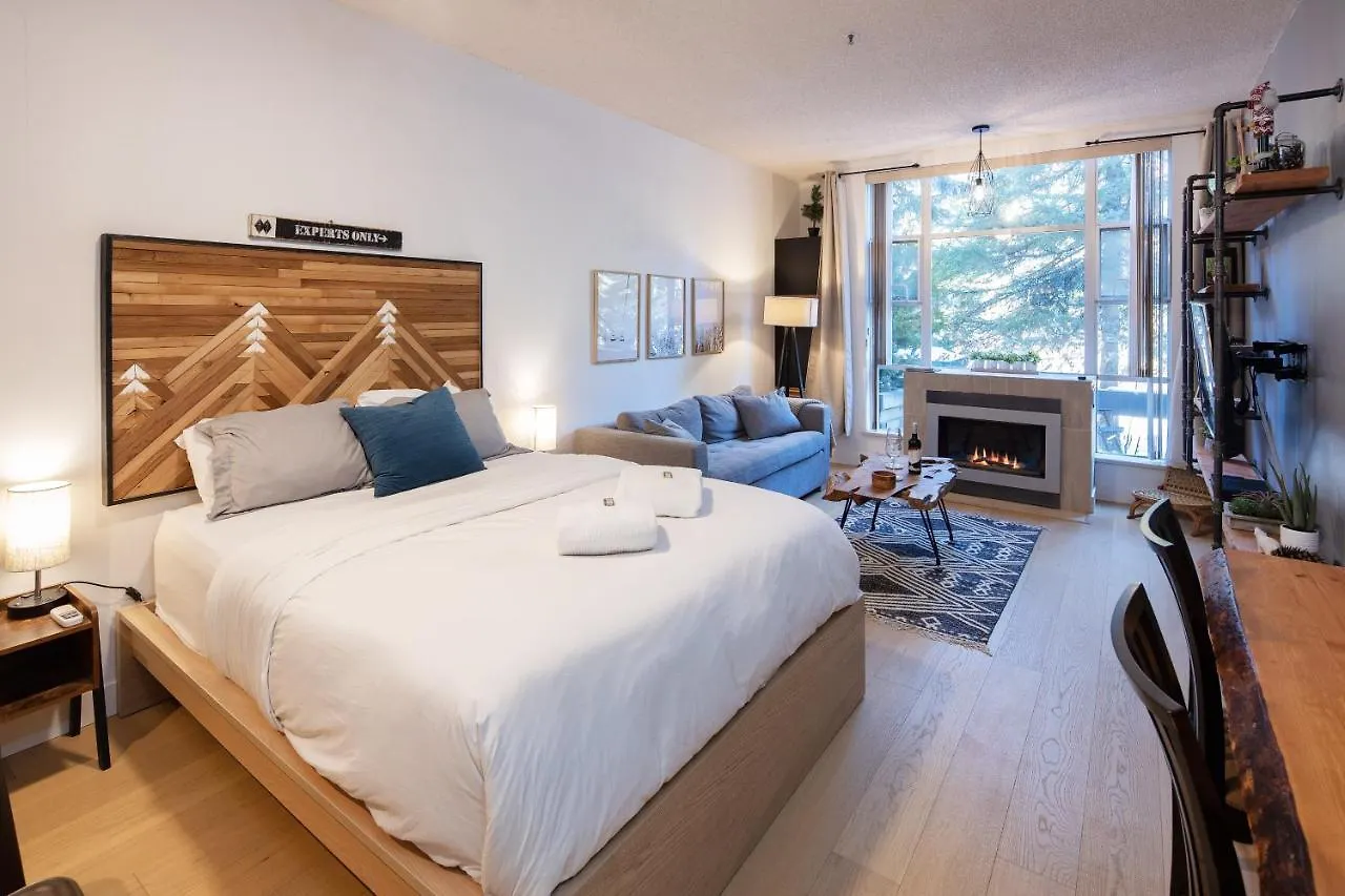 Bright Suite At Ski In/Out Glacier Lodge! Whistler